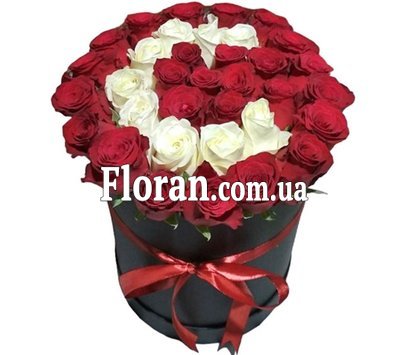 Красива літера з квітів