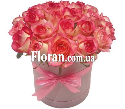 Красиві квіти в коробочці