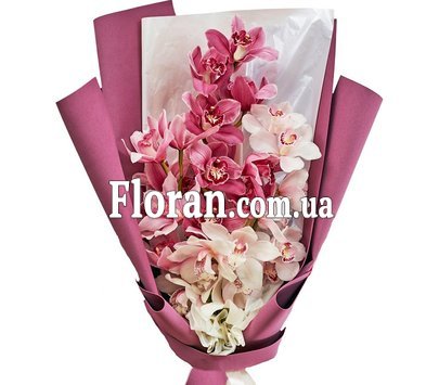 Креативний букет із живих квітів