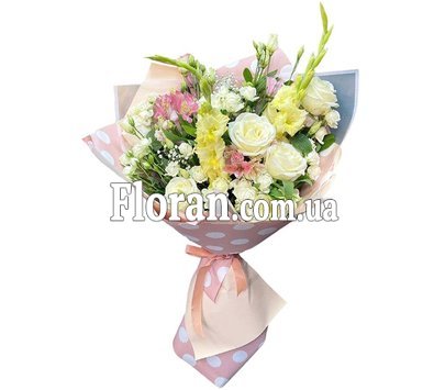 Літній букет з гладіолусами та іншими квітами