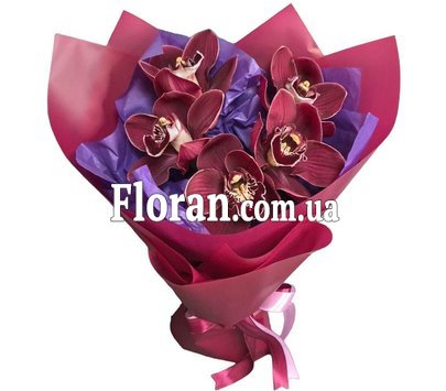 Маленький букет орхідей