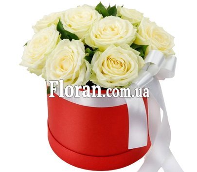 Невелика коробка з трояндами