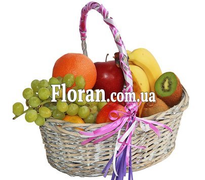 Невеликий кошик з фруктами