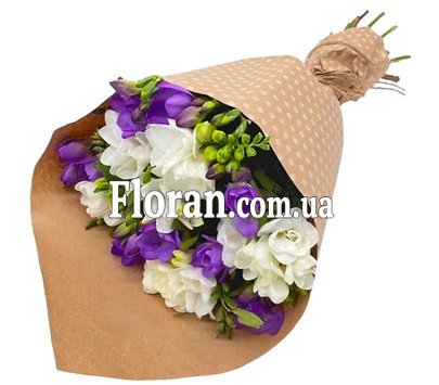 Небольшой букет фрезий