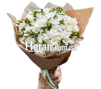 Ніжний букет фрезій
