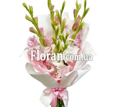 Ніжний букет гладіолусів