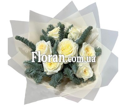 Новорічний букет з білих троянд