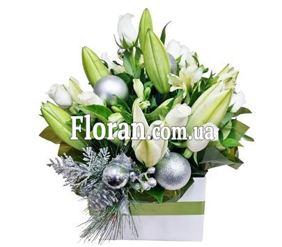 Новогодняя композиция с лилией и альстромерией