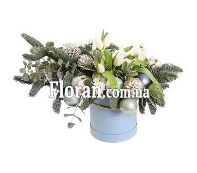 Новорічна композиція з тюльпанами