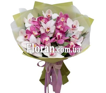 Орхідеї у букеті