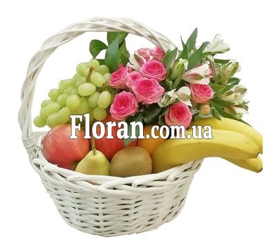 Подарочная корзина с фруктами и цветами
