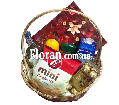 Подарунковий кошик із солодощами