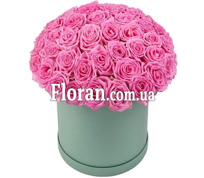 Рожеві троянди в капелюшній коробці