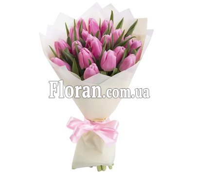 Розовые тюльпаны в букете