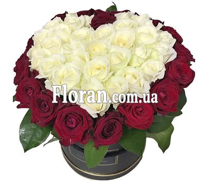 Троянди в коробці для коханої