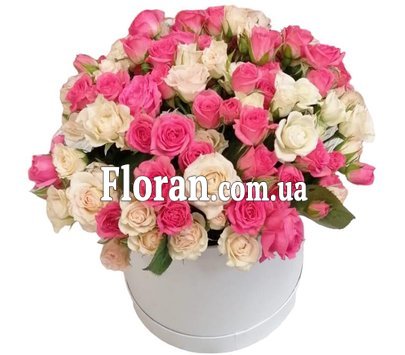 Спрей троянди в капелюшній коробці