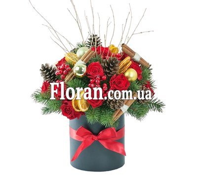 Стильная коробка цветов на новогодние праздники