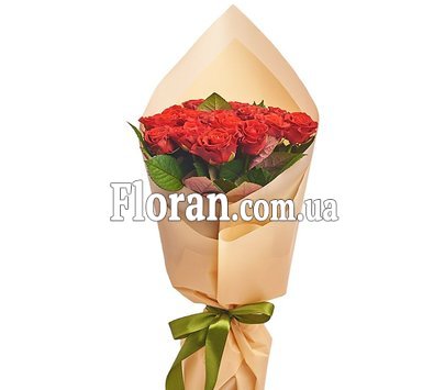 Букет алых роз