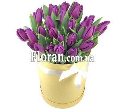 Букет фіолетового кольору в коробці