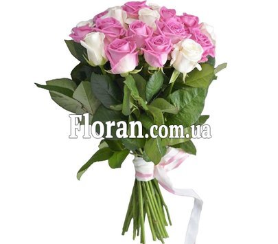 Букет из 25 белых и розовых роз