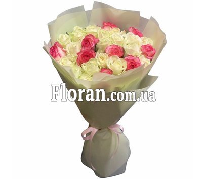 Букет из белых роз и роз Джумилия