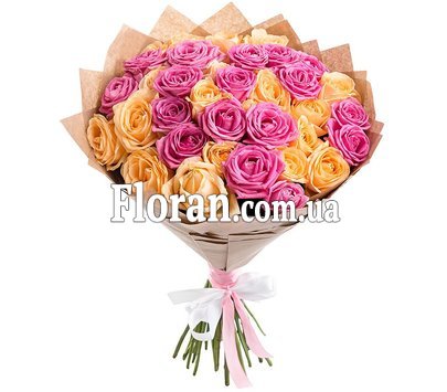 Букет из персиковых и розовых роз