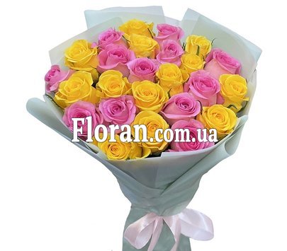 Букет з рожевих та жовтих троянд
