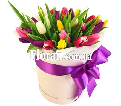 Букет з тюльпанів у капелюшній коробці