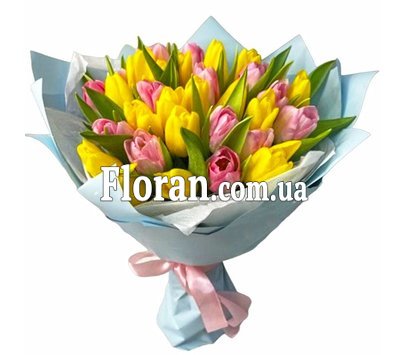 Букет из желтых и розовых тюльпанов