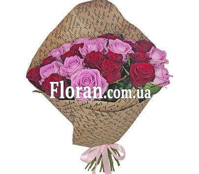 Букет красных и розовых роз