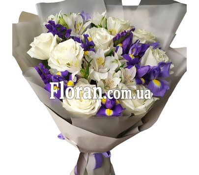 Букет з білими квітами та ірисами