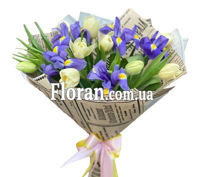 Букет з білими тюльпанами та ірисами