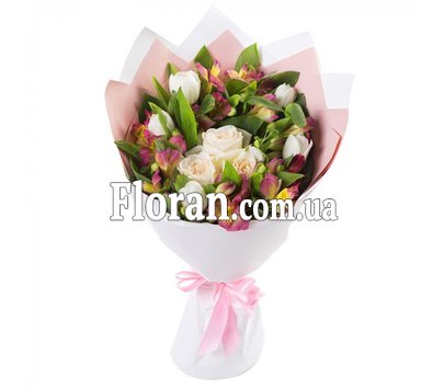 Букет з тюльпанами та іншими квітами