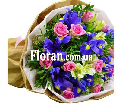 Збірний букет з ірисами