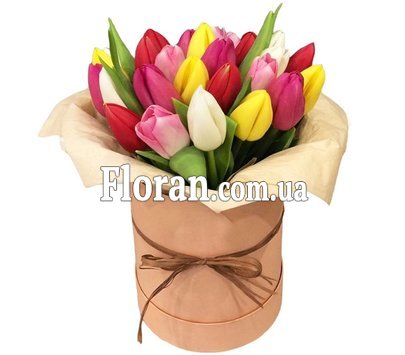 Букет тюльпанів у круглій коробці
