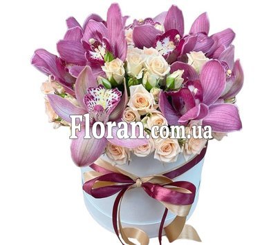 Букет троянд та орхідей у коробці