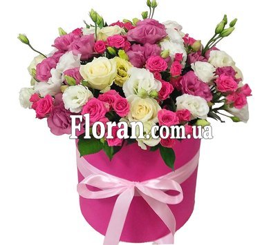 Квіти у коробці для мами