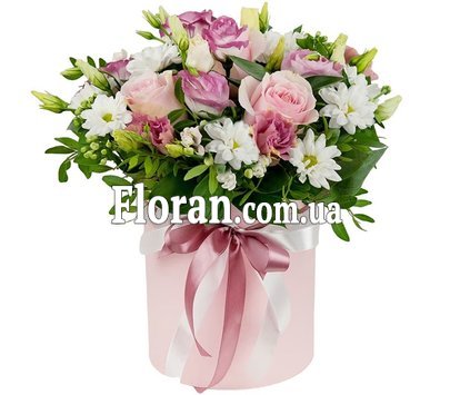 Цветы в коробке на подарок