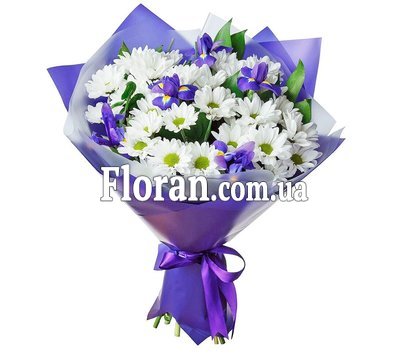 Хризантемы с ирисами в букете