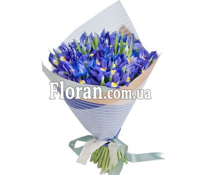 Ирисы в красивом букете