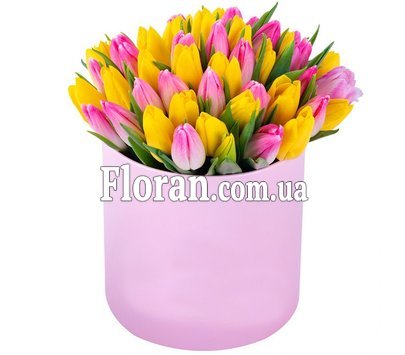 Коробка з жовтими та рожевими тюльпанами