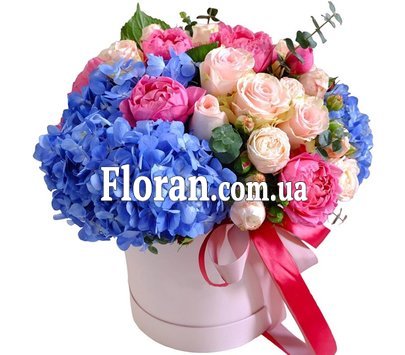 Красивая коробка цветов