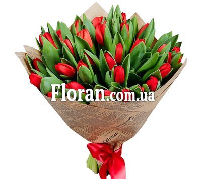 Красные тюльпаны в букете