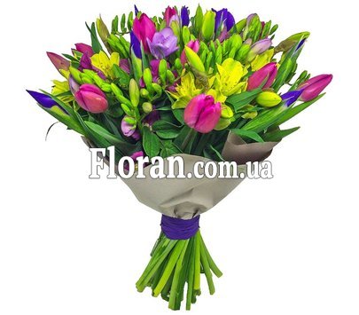 Міксовий букет із тюльпанами