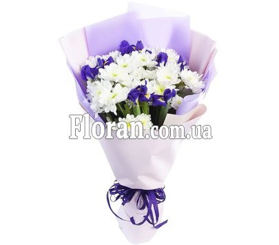Невеликий букет з ірисами та хризантемами