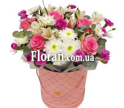 Ніжний букет квітів у коробці