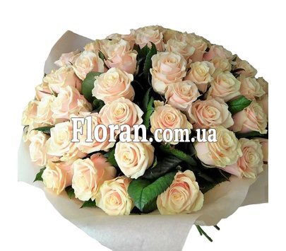 Святковий букет троянд