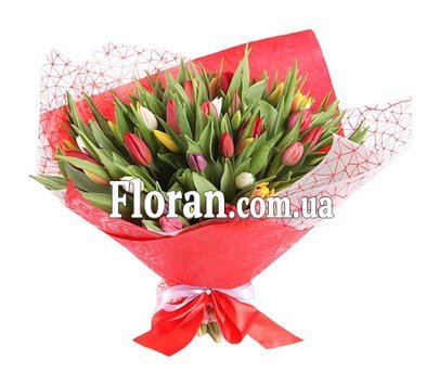 Різнокольорові тюльпани в красивому букеті