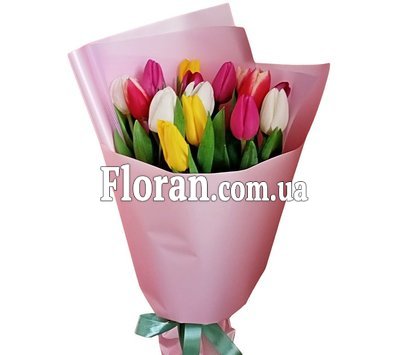 Різнокольоровий букет тюльпанів