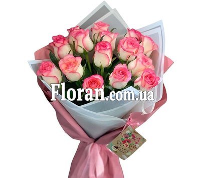 Романтичний букет рожевих троянд